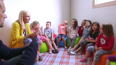 Florian und Judith beim Kindergarten Schatzinsel | Bild: Bayerischer Rundfunk