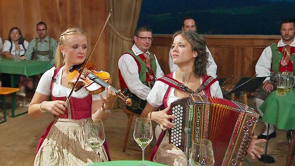 Pflerer Gitschn beim Musikantentreffen am Ritten in Südtirol. | Bild: BR