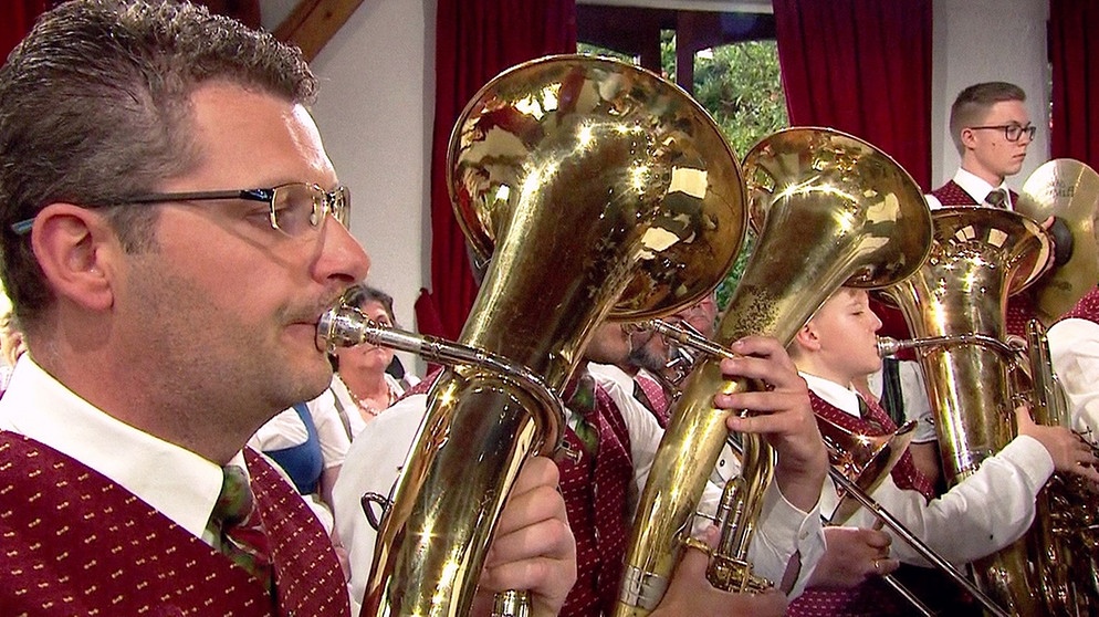 Trachtenkapelle Artstetten beim Musikantentreffen in Niederösterreich. | Bild: BR