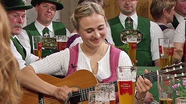 Die Kemptner Tanzlmusi beim Musikantentreffen in Schwangau. Elisabeth Rehm begrüßt Musikanten aus dem Allgäu im Schlossbrauhaus Schwangau. | Bild: BR