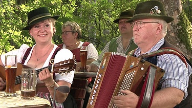 Die Hirmoblosn beim Trachtler- und Musikantentreffen in Passau | Bild: BR