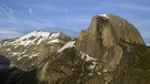 Mit knapp 2.700 Metern ist er ein Mecca für Kletterer aus aller Welt: Der Half Dome im Yosemite Valley. | Bild: BR/doclights/NDR/NDR Naturfilm