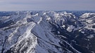 Die Berge des kanadischen Schwarzwalds reichen über 2.000 Meter. Im Winter liegt der Schnee hier meterhoch. | Bild: Medienproduktion