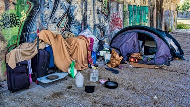 Der Schlafplatz eines Obdachlosen. | Bild: stock.adobe.com/ArTo