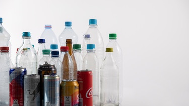 Viele unterschiedliche Pfandflaschen. | Bild: BR/Max Hofstetter
