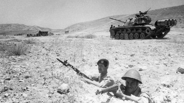 Sechstagekrieg: Jordanische Soldaten an der Grenze zu Israel | Bild: picture-alliance/dpa