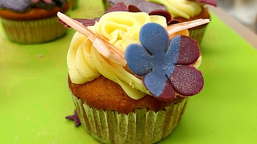 Frühlingshafte Cupcakes mit Vanillecreme | Bild: BR / Susanne Ilse