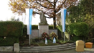 Kriegerdenkmal Zorneding | Bild: BR