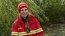 Als Strömungsretterin bei der DLRG Traunstein muss Christiane Lardschneider reißendem Wildwasser standhalten können. | Bild: Lucia Gillemot