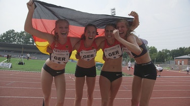 Hanna Peters, Nadine Brutscher, Georgina Schneid, Delia Gaede – Silber in der 4 x 100m Staffel | Bild: BR