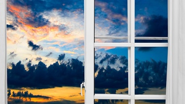 Ein offenes Fenster mit Blick in eine Traumlandschaft.  | Bild: colourbox.com