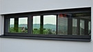 Blick durch den Essbereich zur Terrasse. | Bild: Frieder Käsmann