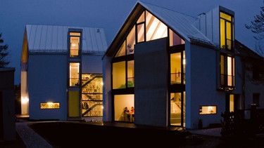 Ein Doppelhaus wie kein zweites | Bild: Severin Vogl