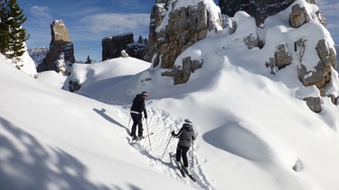 Eine Skirunde in den Dolomiten | Bild: BR
