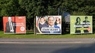Wahlplakate dreier Parteien am Straßenrand | Bild: picture alliance/dpa/Revierfoto | Revierfoto