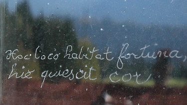 Geritztes Zitat in einer Fensterscheibe der Wieskirche | Bild: Kath. Wallfahrtskuratiestiftung St.Josef-Wies