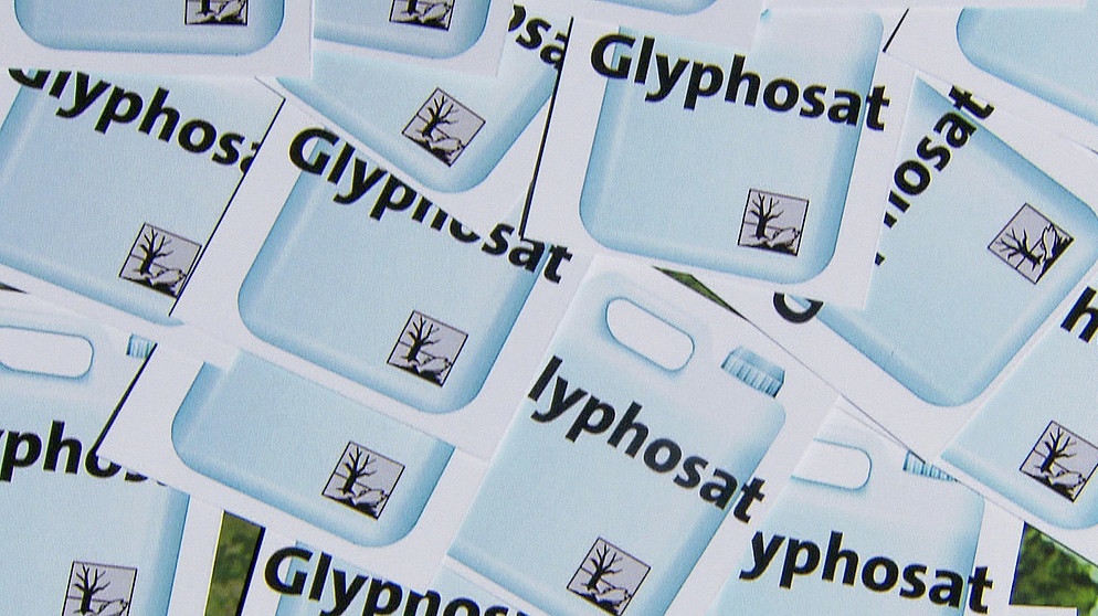 Zettel mit "Glyphosat"-Schriftzug | Bild: BR