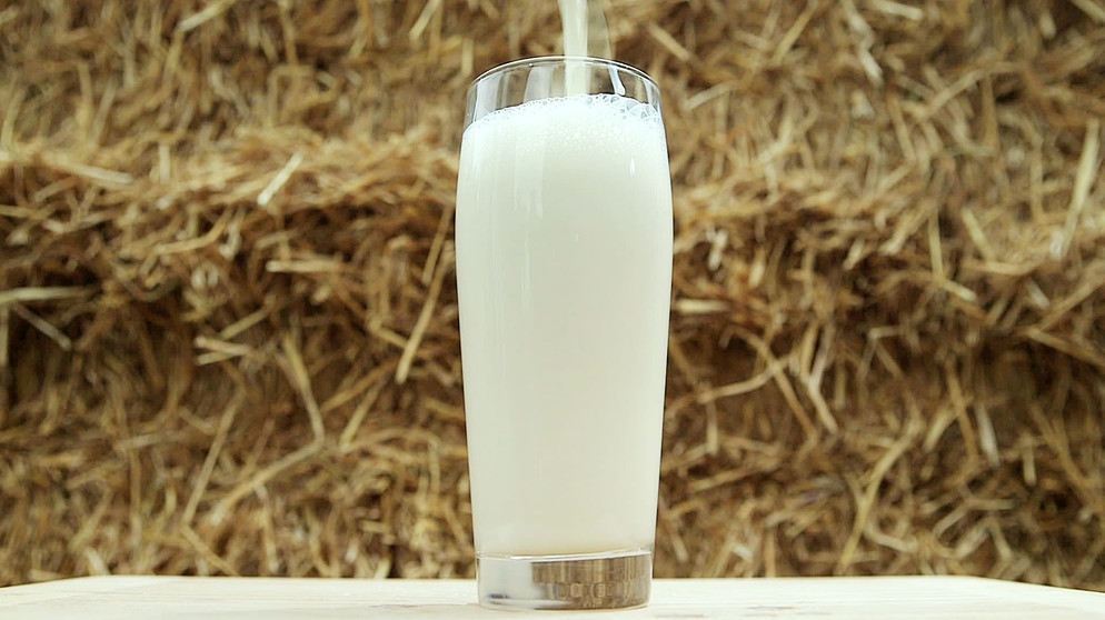 Symbolbild: Milch in Glas | Bild: BR