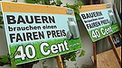 Schilder bei Milchpreis-Protest | Bild: BR