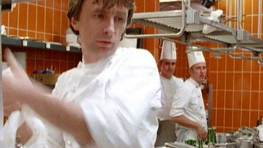 Hans Haas im Film "Kochgeschichten - Gaumenfreuden von einem Sternekoch", 1993. | Bild: BR