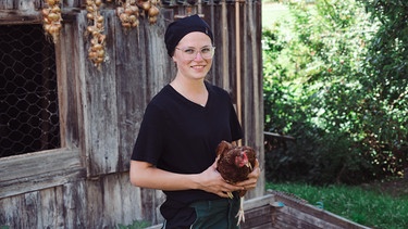 UuH: Dorfhelferinnen: Andrea ist in einem landwirtschaftlichen Betrieb in Niederbayern aufgewachsen. | Bild: BR/Tangram