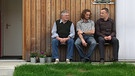 Der Seniorbauer mit seinen beiden Söhnen Thomas und Martin | Bild: BR