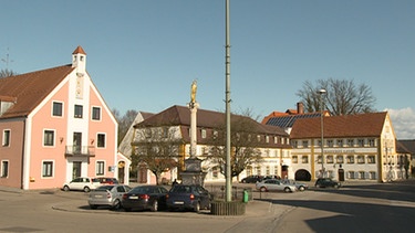 Marktplatz in Siegenburg  | Bild: BR