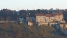 Die Burganlage von Burghausen gilt als längste Burg der Welt. | Bild: BR