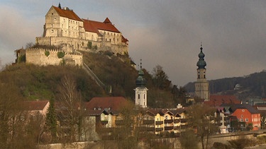 Burghausen und seine Burg an der Salzach. | Bild: BR