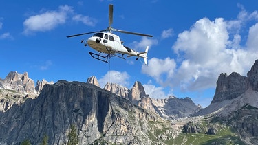 Die höchsten ihrer Art: Hubschrauberpilot Hansi Tschurtschenthaler an den Drei Zinnen | Bild: BR