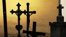 Unter unserem Himmel - Dezember in Salzburg - Geschichte und Geschichten: Kreuz auf dem Sebastiansfriedhof | Bild: BR