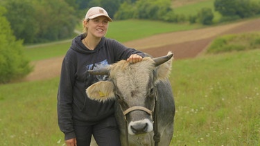 Geschichten aus dem Drei-Franken-Eck: Ein bisschen außerhalb von Burghaslach stehen die Kühe von Selina Roos. | Bild: BR