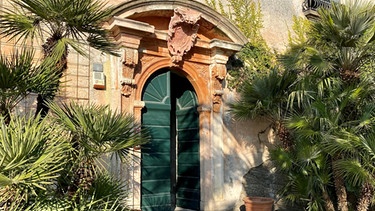 Eingang im Renaissance-Stil im Palazzo Borromeo auf der Isola Madre | Bild: BR