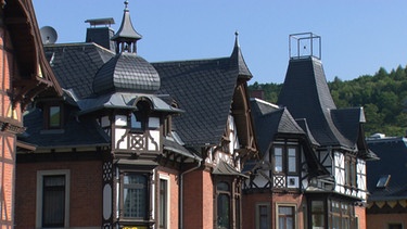 Unter unserem Himmel, Geschichten von der Zonengrenze - Sonneberg und Neustadt: Prächtige Villen in der Coburger Allee in Sonneberg, die um 1890 von den einstigen Spielwarenfabrikanten erbaut wurden. | Bild: BR