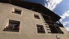 Unter unserem Himmel - Im Val Müstair: Fassade vom Hotel Chalavaina | Bild: BR