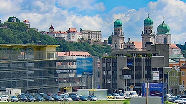 Die Neue Mitte von Passau, aus dem Film "Kulisse für den Kommerz - Die alten Städte und die neuen Zentren", 2007 | Bild: BR/Michael Stier