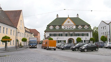 Der Marktplatz von Arnstorf | Bild: BR