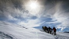 Unter unserem Himmel- Sanfter Tourismus in den Alpen: Schneewanderer | Bild: BR