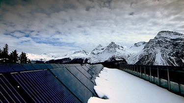 Unter unserem Himmel- Sanfter Tourismus in den Alpen: Sonnenkollektoren inmitten einer Berglandschaft | Bild: BR