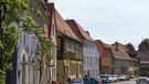 Am Rand des Steigerwaldes liegt Prichsenstadt. Beinahe alle Häuser sind hier stilgerecht renoviert.  | Bild: BR