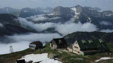 Unter unserem Himmel - Steinböcke in den Allgäuer Bergen: Blick auf die Mindelheimer Hütte | Bild: BR