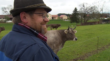 Von Bauern und ihren Kühen: Die meisten Kühe von Max Löcherer sind Original Allgäuer Braunvieh mit Hörnern | Bild: BR