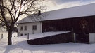 Unter unserem Himmel - Winter im Wegscheider Land: Verschneites Haus im südlichen Bayerischen Wald | Bild: BR