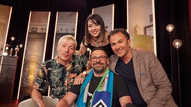 Von links: Robert Alan, Erika Ratcliffe, Volker Keidel und Fatih Çevikkollu. | Bild: BR/Martina Bogdahn