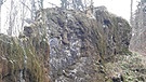 Der „Wachsende Felsen“ im Ortsteil Usterling ist ein Naturphänomen. | Bild: BR