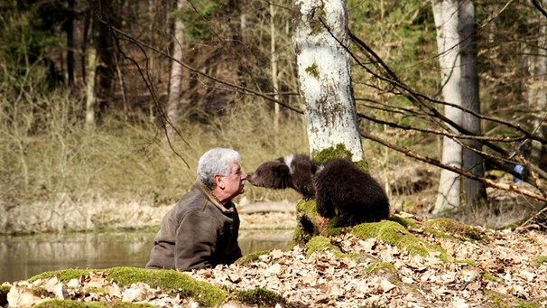 Bärenkind und Ziehvater | Bild: BR/Angelika Sigl