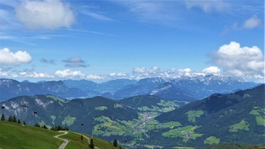 Panorama-Blick über die Wildschönau. | Bild: BR/Annette Eckl