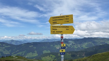 Wandern auf den Schatzberg. | Bild: BR/Annette Eckl