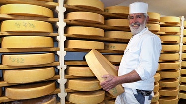 Käseherstellung in der Schaukäserei. | Bild: BR/Annette Eckl
