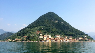 Blick auf die Insel Monte Isola, die größte Insel im Iseosee in der italienischen Provinz Brescia | Bild: Annette Eckl
